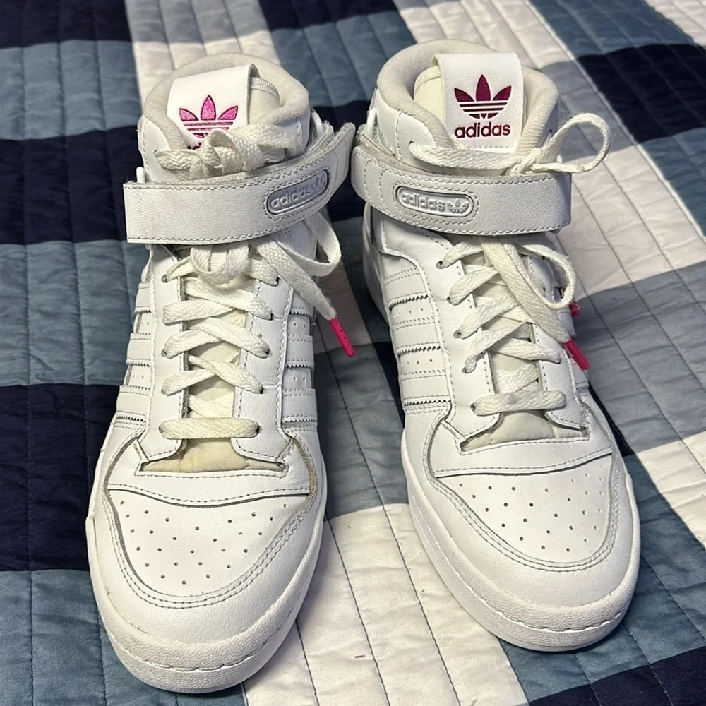 womens leather adidas shoes sz 8
